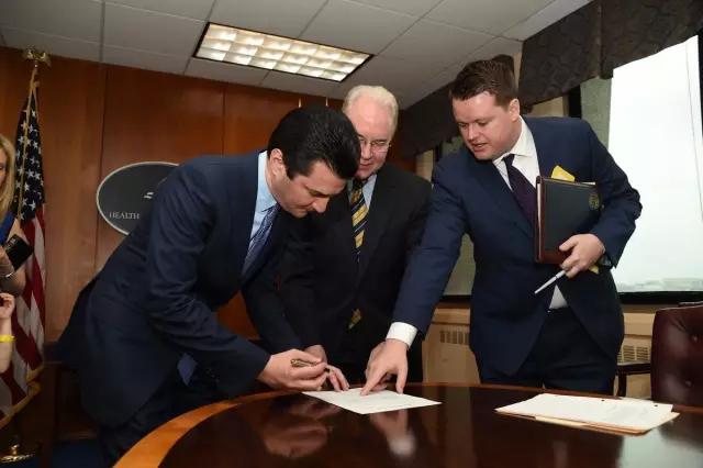 执掌FDA的664天！成功，导致了他的离去