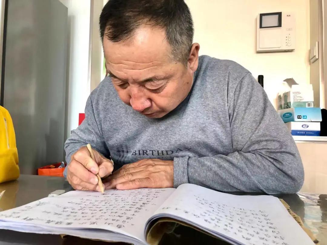 东北大学“保安诗人”火了，30年创作2000首诗！