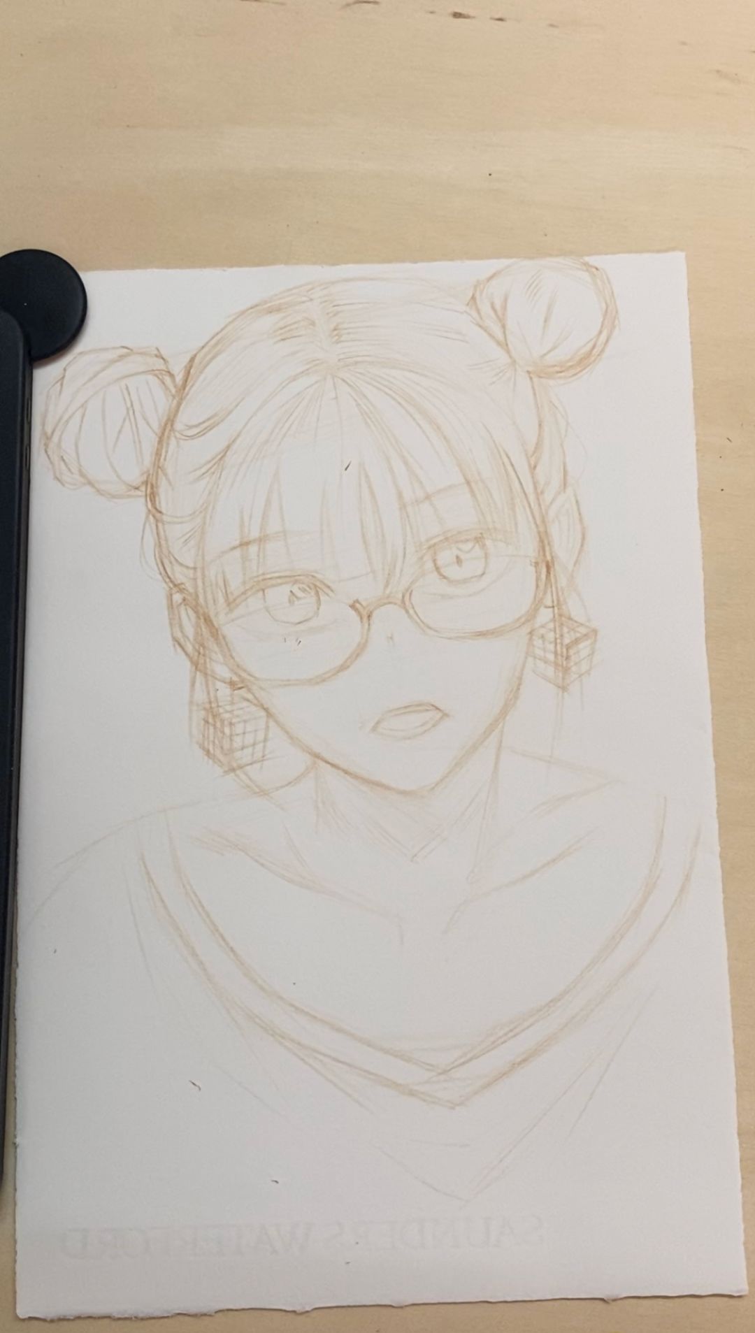 用彩铅画的简单肖像漫画,传统美术绘画图