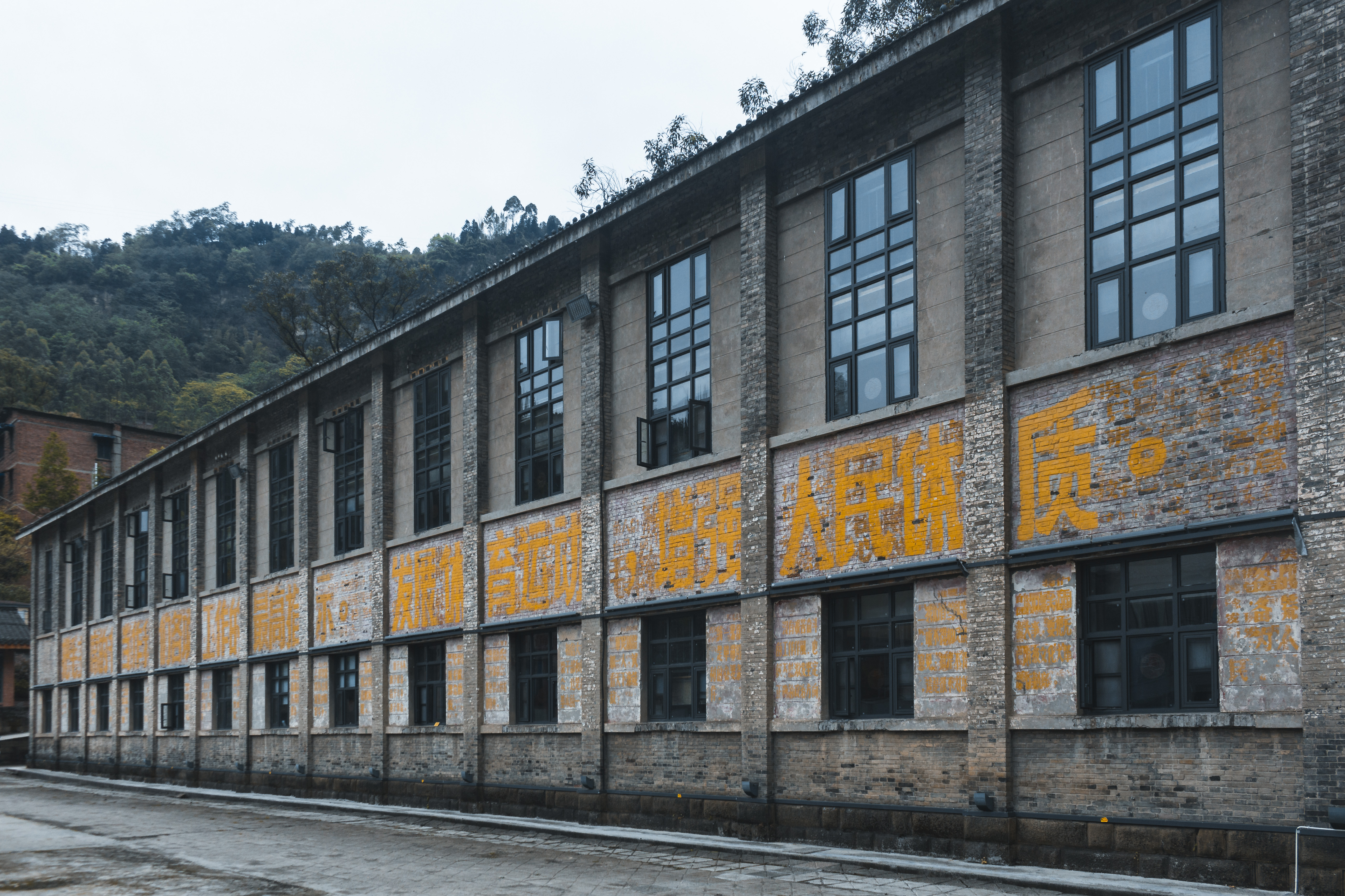 乐山除了大佛和峨眉山还有啥景区,除了峨眉山还有哪些地方