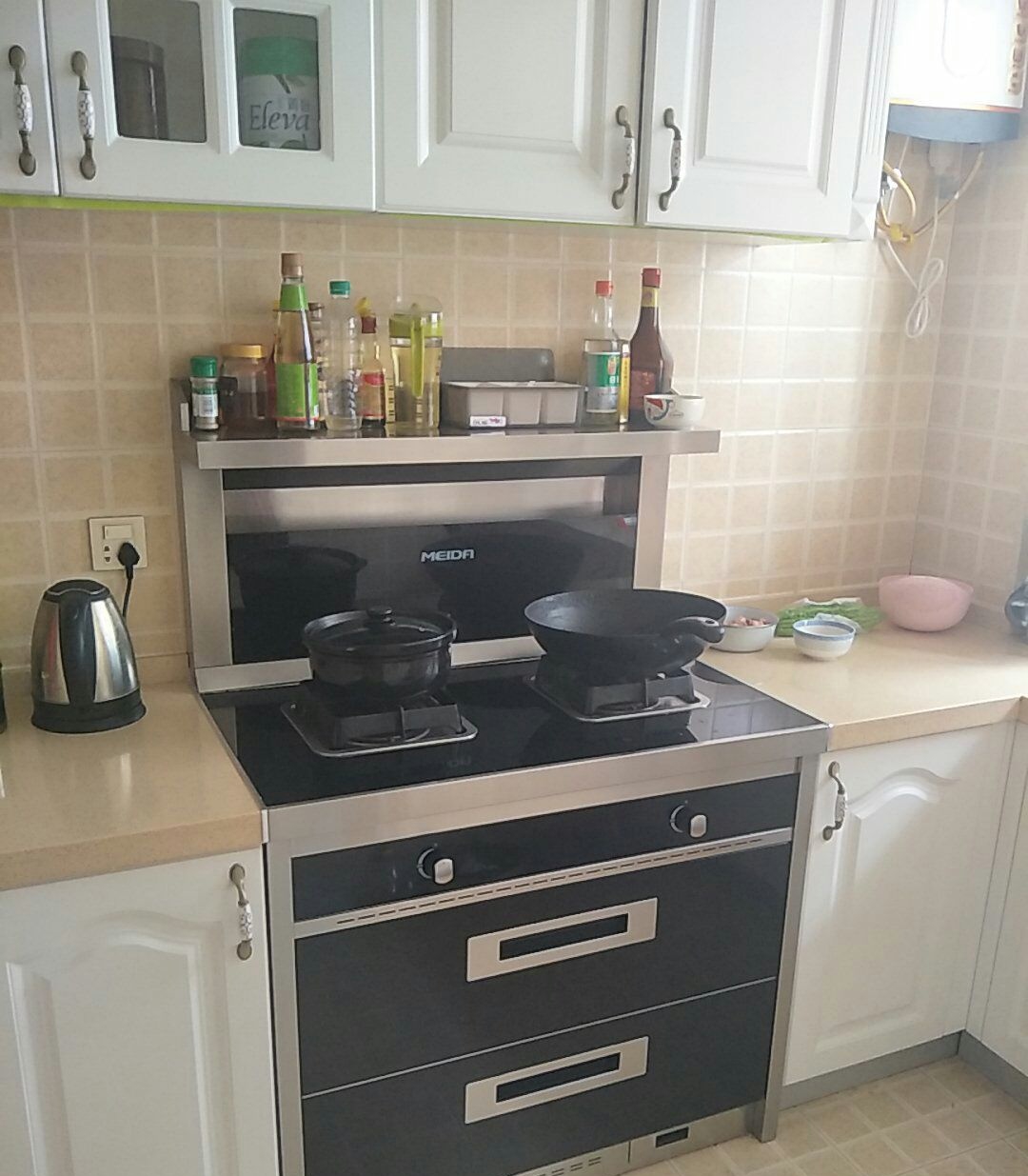 油烟机跟集成灶选哪个,油烟机和集成灶选哪个比较好