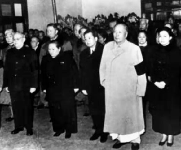 陈毅病逝后，毛主席看到一老人所作挽联，嘱托周总理给他安排工作