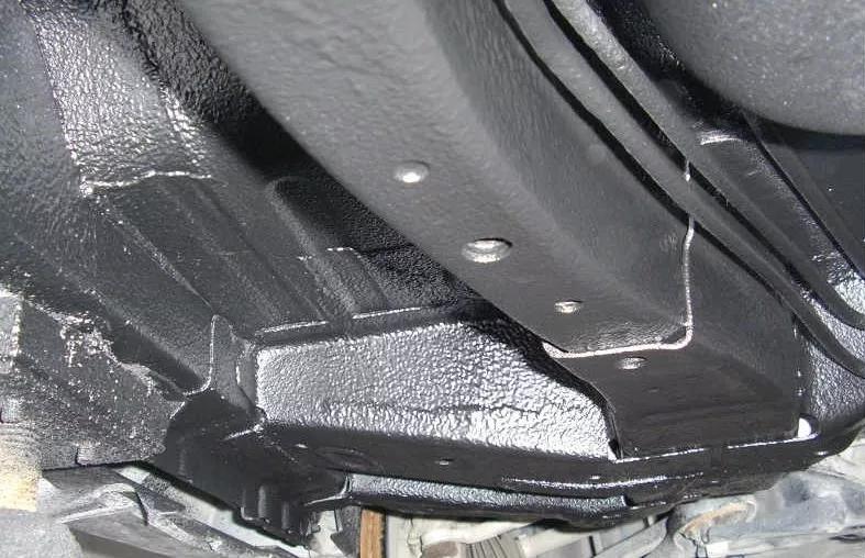 撒盐的路面怎么避免底盘生锈,防止路面结冰撒盐最佳时间