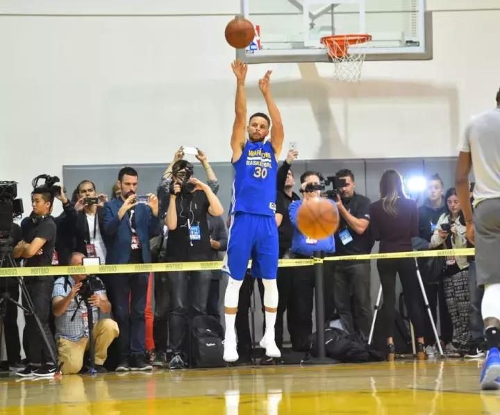 篮球跳投技巧视频,篮球拉杆上篮教学慢动作剪辑