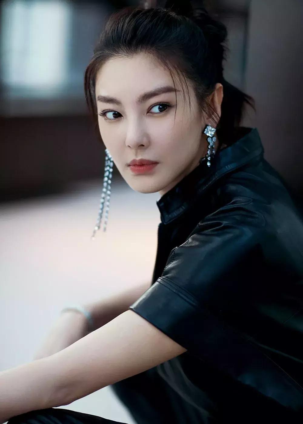 狐狸系穿搭,狐狸系女生适合的穿衣风格