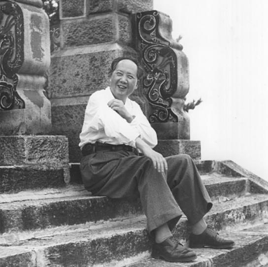 毛主席病逝，钮怀彬6次赴京送画诉衷情，*国锋华**为其题词“思源”