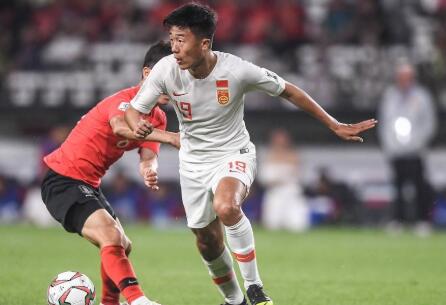 高位逼抢低位防守,国足遇到逼抢只会回传