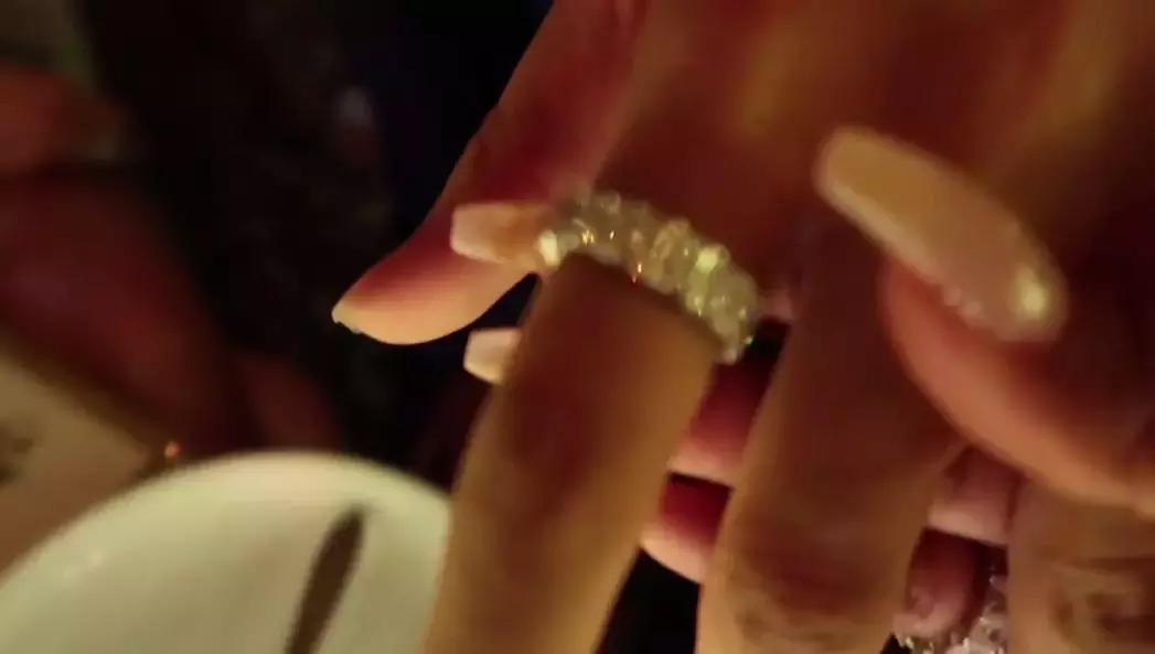 22岁身价70亿的传奇人生,22岁白手起家年收入70亿