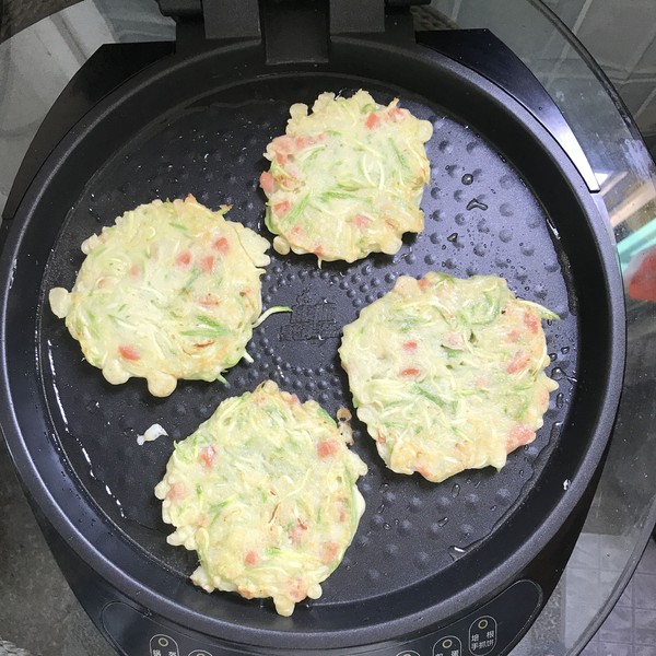 西葫芦饼的8种做法,金黄西葫芦饼正宗做法