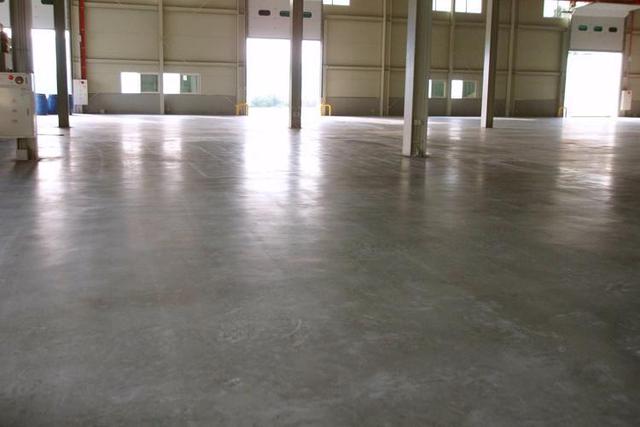 做完水泥地面后几天能做自流平,水泥地面找平和水泥自流平的区别