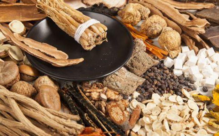 13岁女生身高发育迟缓怎么办,14岁女孩身高停止生长怎么办