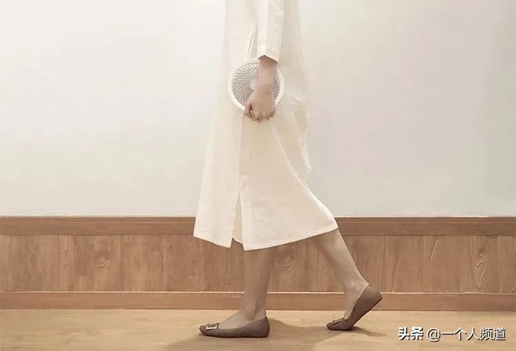 轻薄可壁挂一年四季都可用颜值超高悬浮循环空气扇