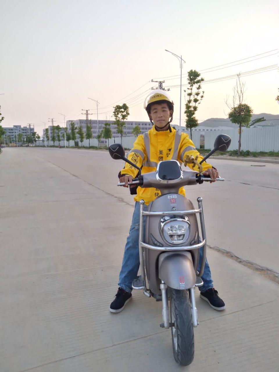 外卖小哥化身超人救男孩,外卖小哥走失34年终与家人团圆