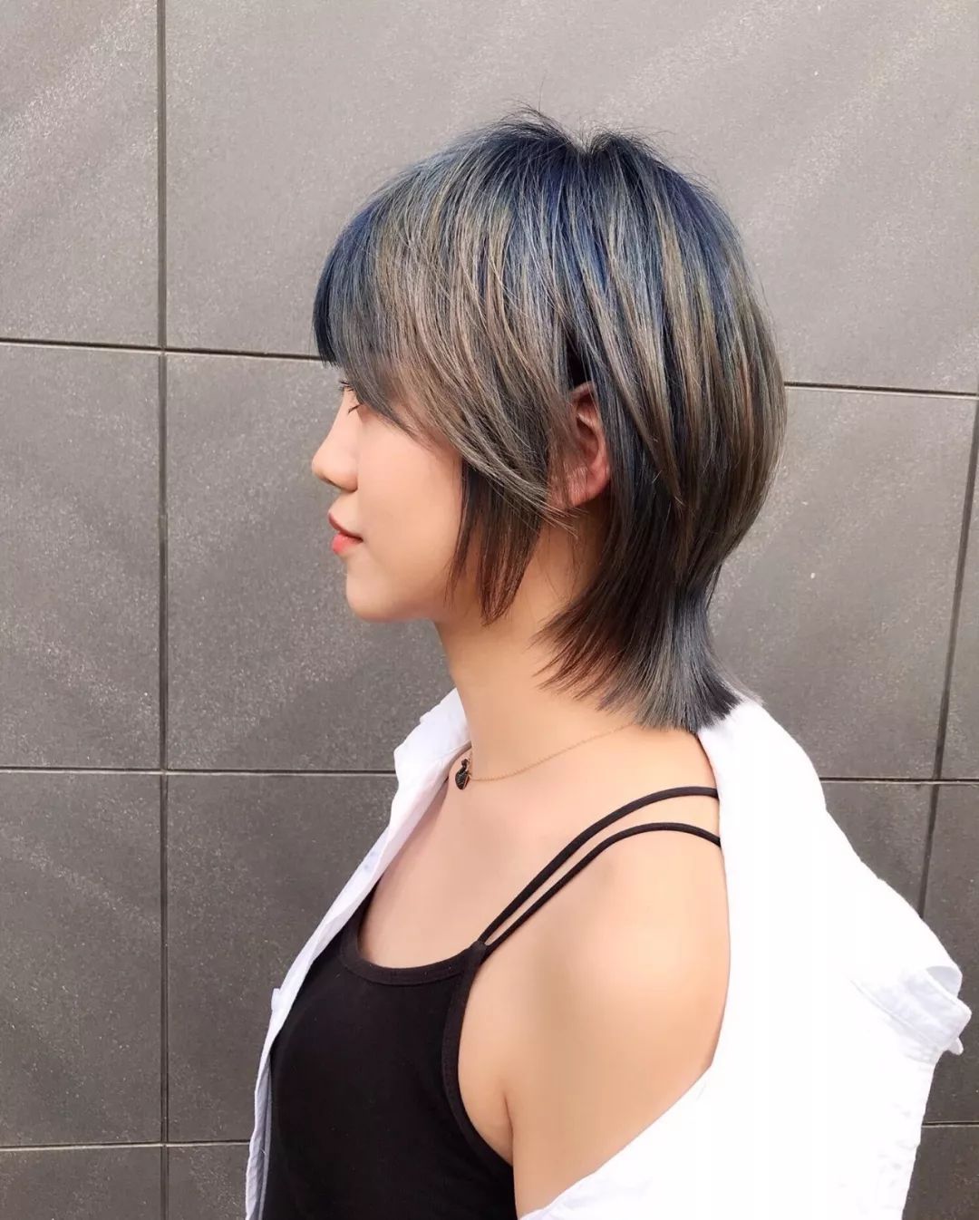 燕尾个性有型的短发,女士短发燕尾造型色彩搭配