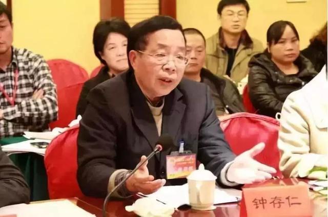 衣服发黄别扔一招变新,消毒液泡衣服发黄了怎么办