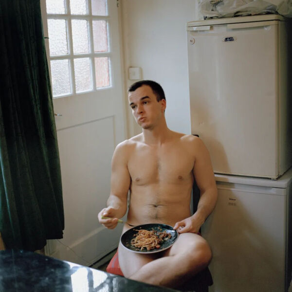 她用Tinder约异性拍裸照