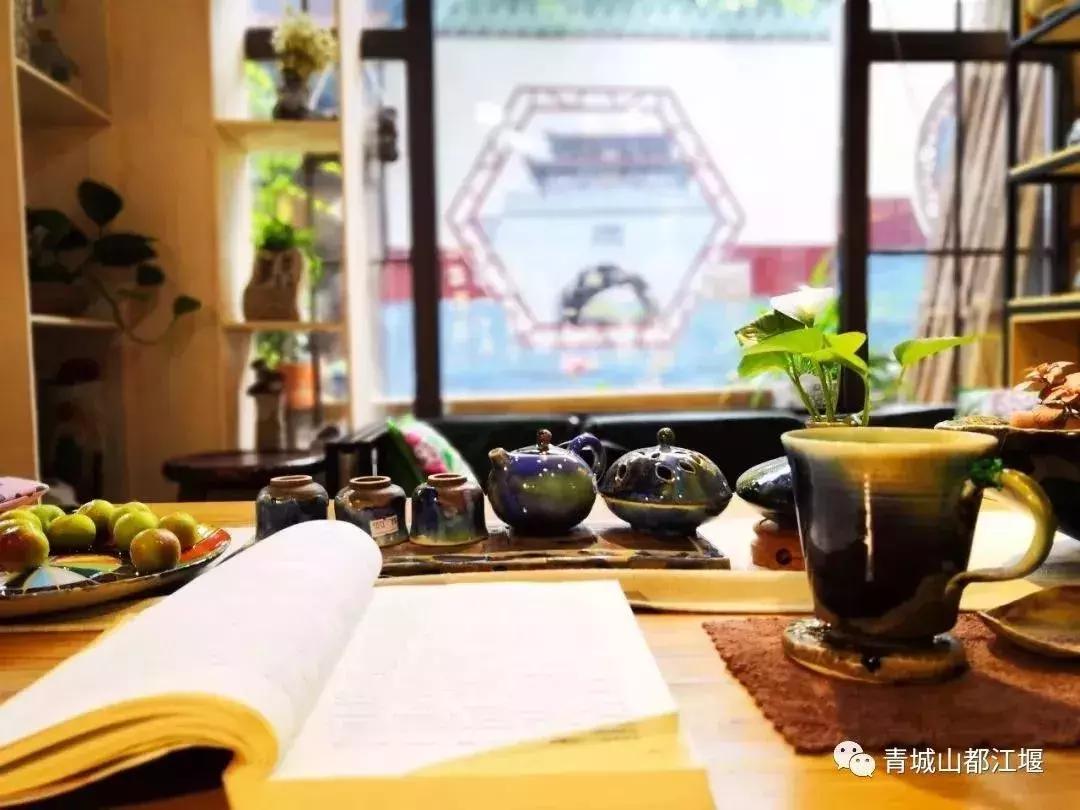 拒绝“人从众”！这个国庆必须到都江堰耍个“懒”，老街茶房、泥塑木作、古园书屋，快来享受你的小闲趣~