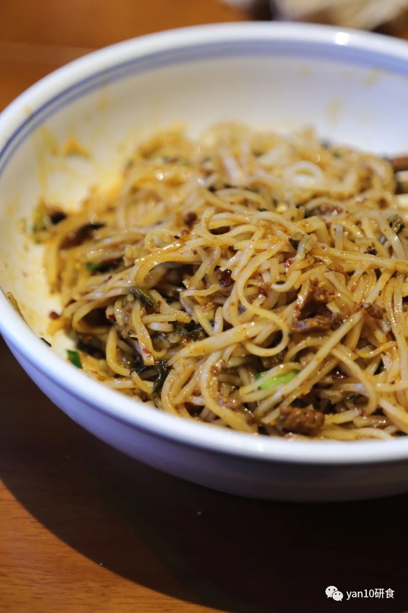 昆明滇池美食推荐菌火锅,滇池边菌子火锅