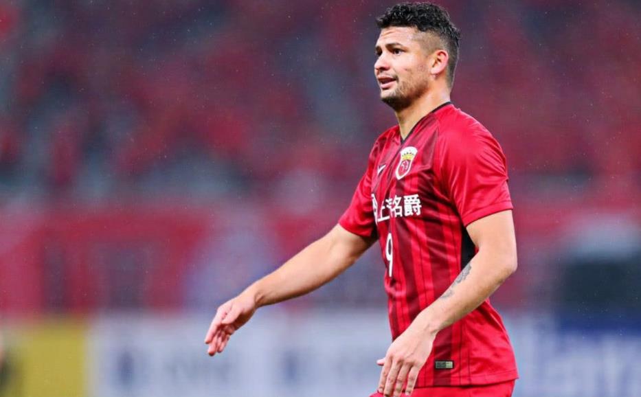 艾克森踢中锋了吗,艾克森在场上是踢什么位置