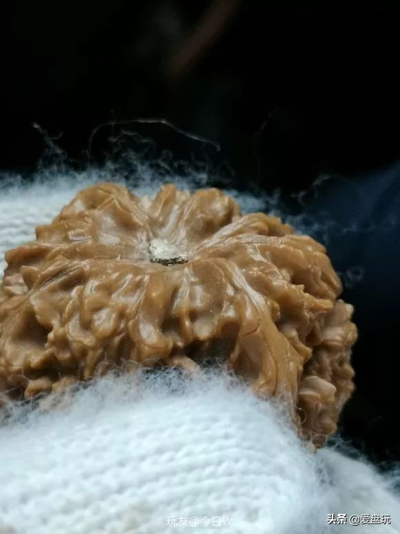 84消毒液洗核桃方法,被84泡过的核桃还能盘红吗