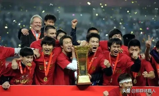 天津足球球迷冲进球场,天津球迷到如皋