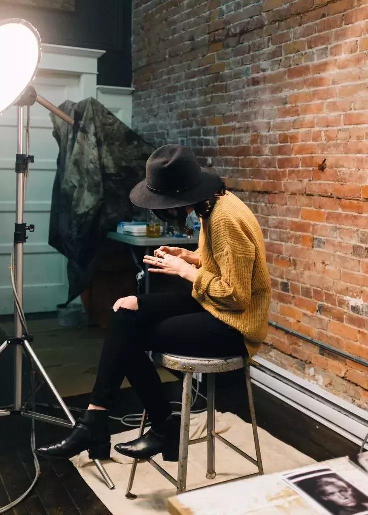 冬天的靴子是买小还是买大,冬季靴子如何买暖和