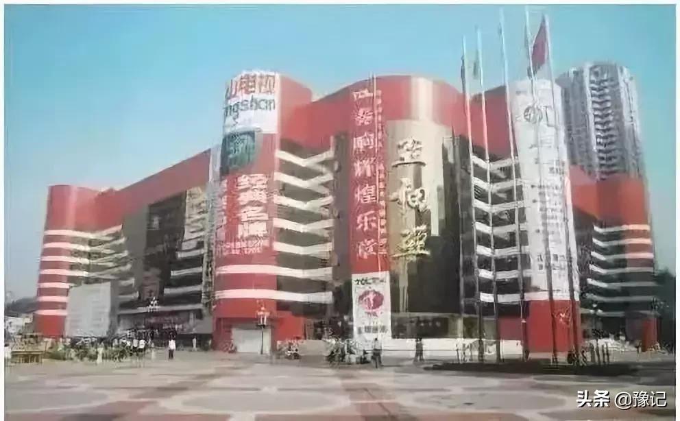 郑州十年的变化,郑州78岁老人为变年轻花30万