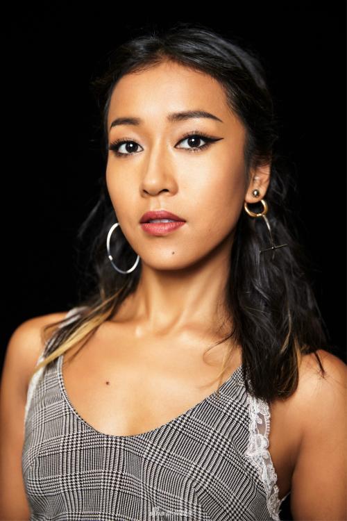 皮肤黑适合用什么样的美白精华,美白精华可以让黑皮肤变白