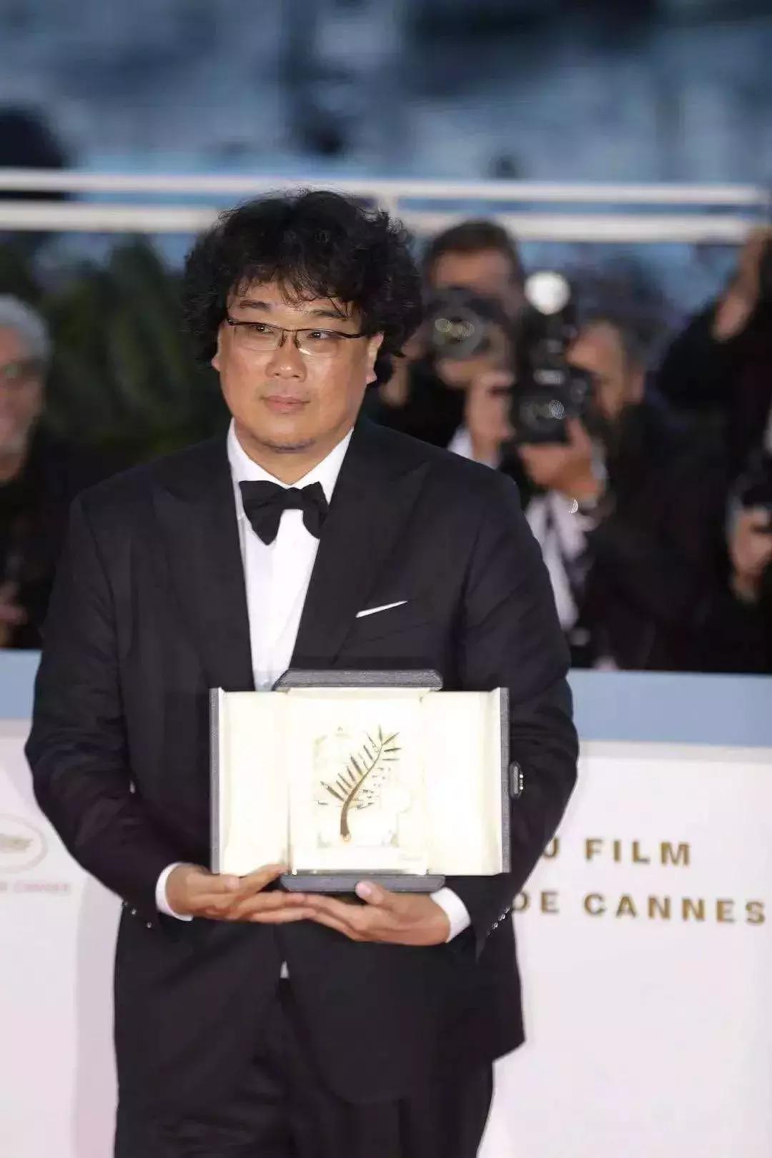 《寄生虫》营销魔幻发酵史:国内SNS“社交货币”是怎样诞生的?