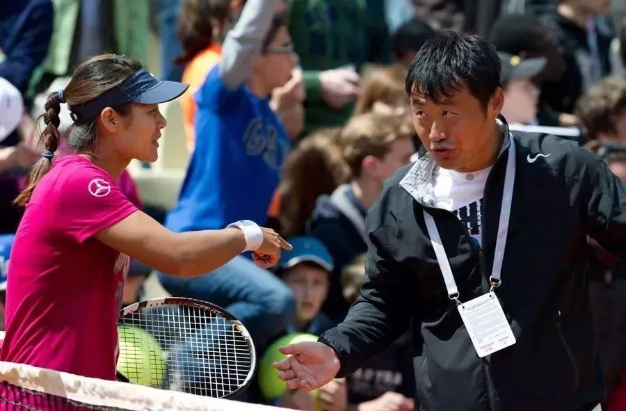 网球名将李娜为何情定姜山,李娜性格直率