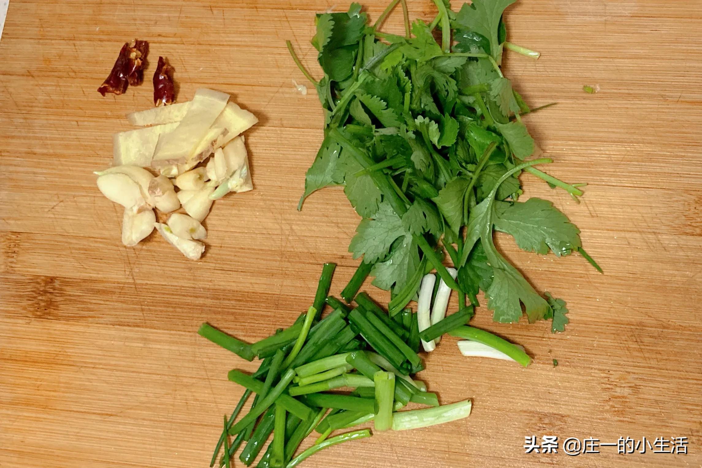 牛肉不敢吃，羊肉吃不惯，猪肉吃腻了，今天炒盘虾换换口味