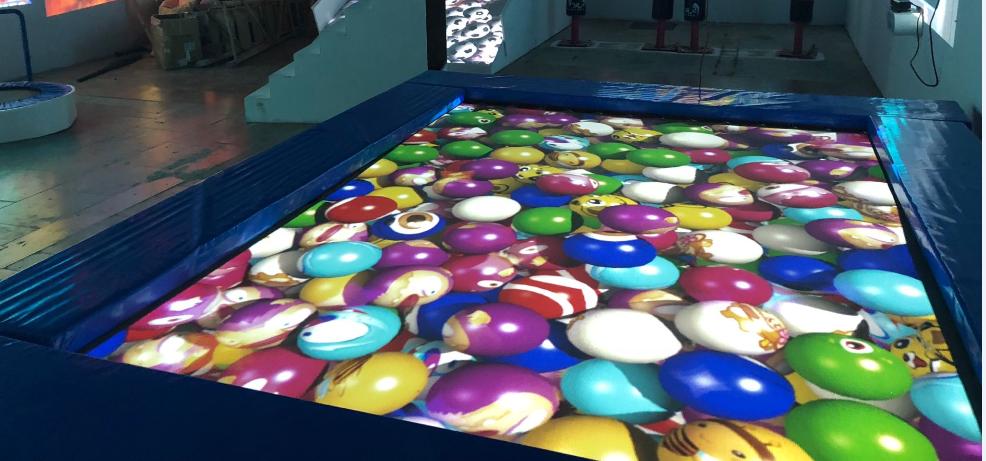 蹦床主题游乐场360度旋转闯关,各种花式蹦床合集