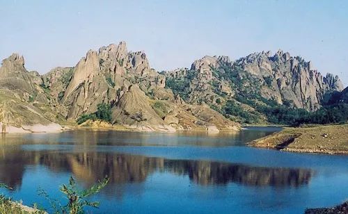 西游记嵖岈山水帘洞片段,孙悟空的水帘洞是在哪拍的