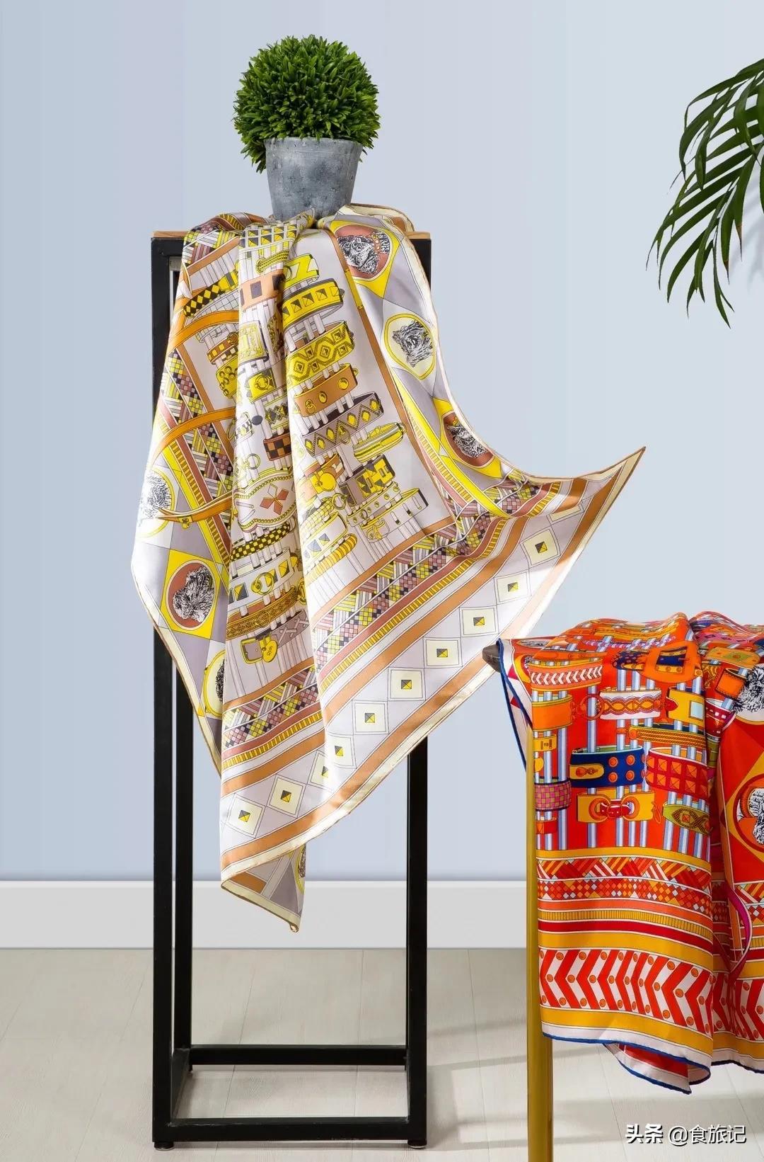 丝巾的气质系法,一条小小的丝巾可以点缀你的气质