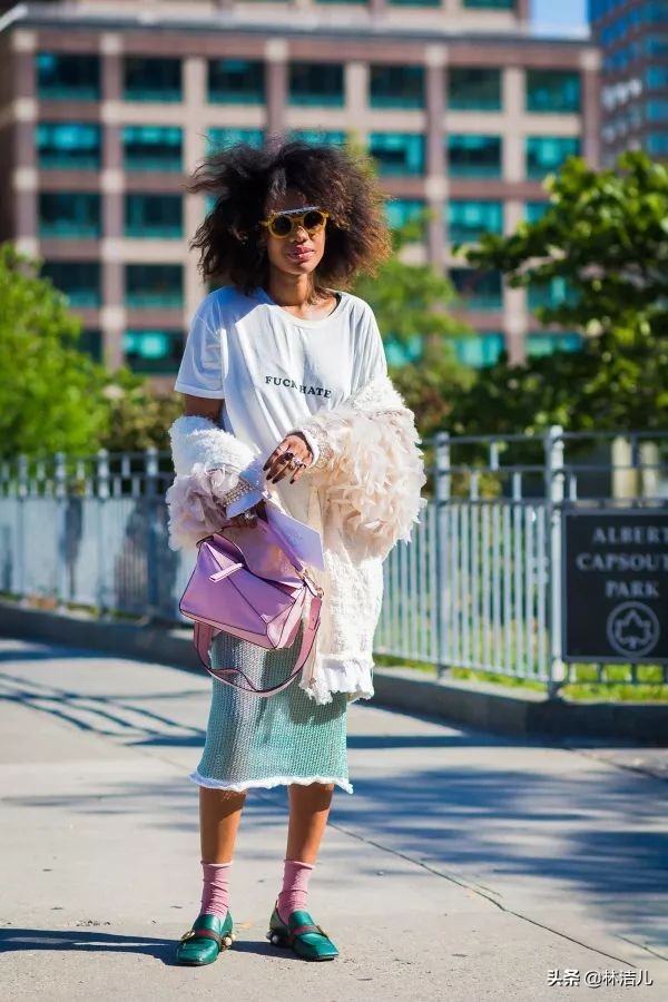 李宇春牛仔靴穿搭皮衣,李宇春私服长筒靴