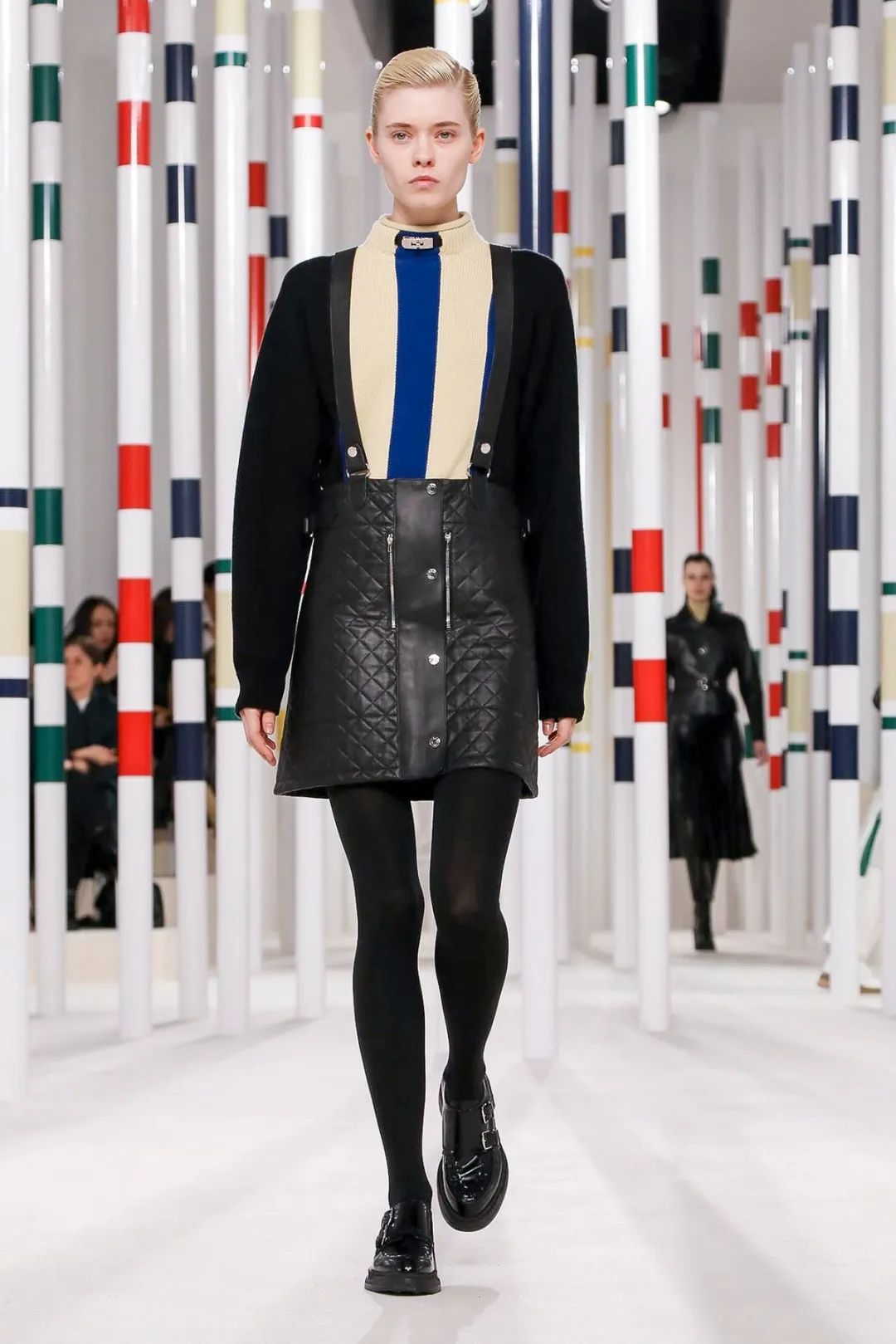 背带裤果然很减龄看起来很少女啊,哪种背带裤既减龄又不过时