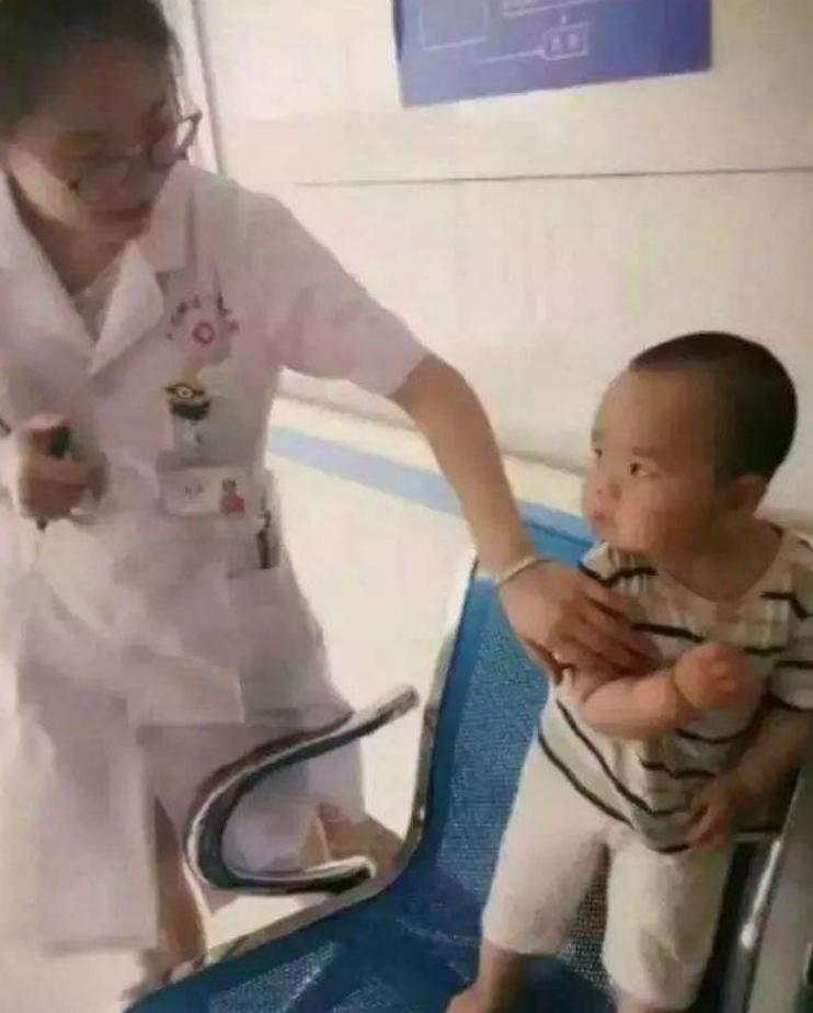 小男孩打针高情商回复,小男孩打针自我鼓励