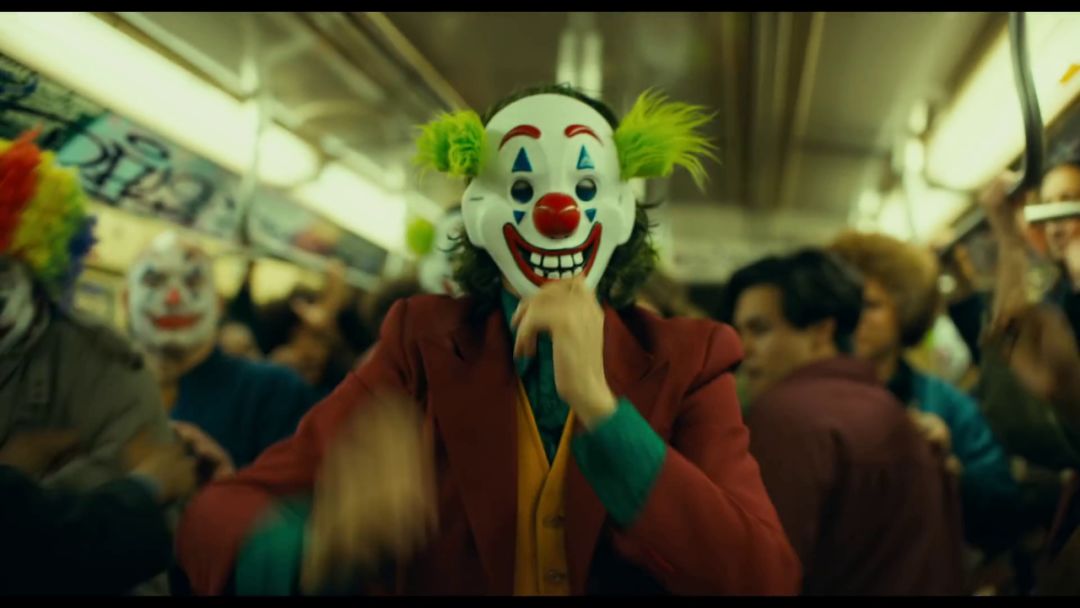 小丑口碑大爆豆瓣评分9,dc新片小丑首曝预告风格黑暗