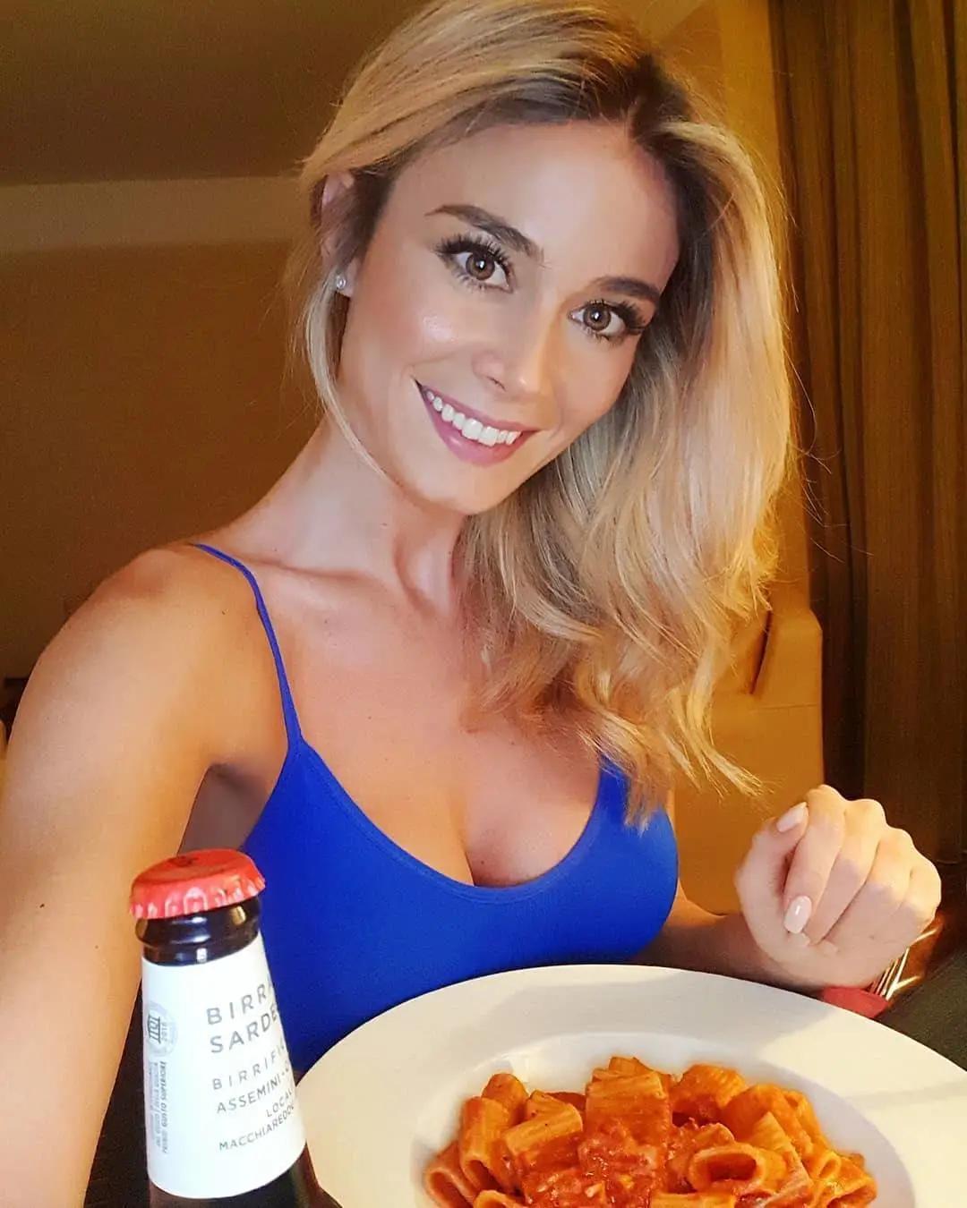 意大利宅男女神！36D好身材，700万粉丝被她撩疯了