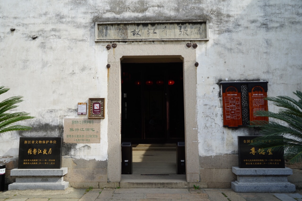 此处早期因湖蚕丝富甲一方，被称为丝绸之府，有700年历史