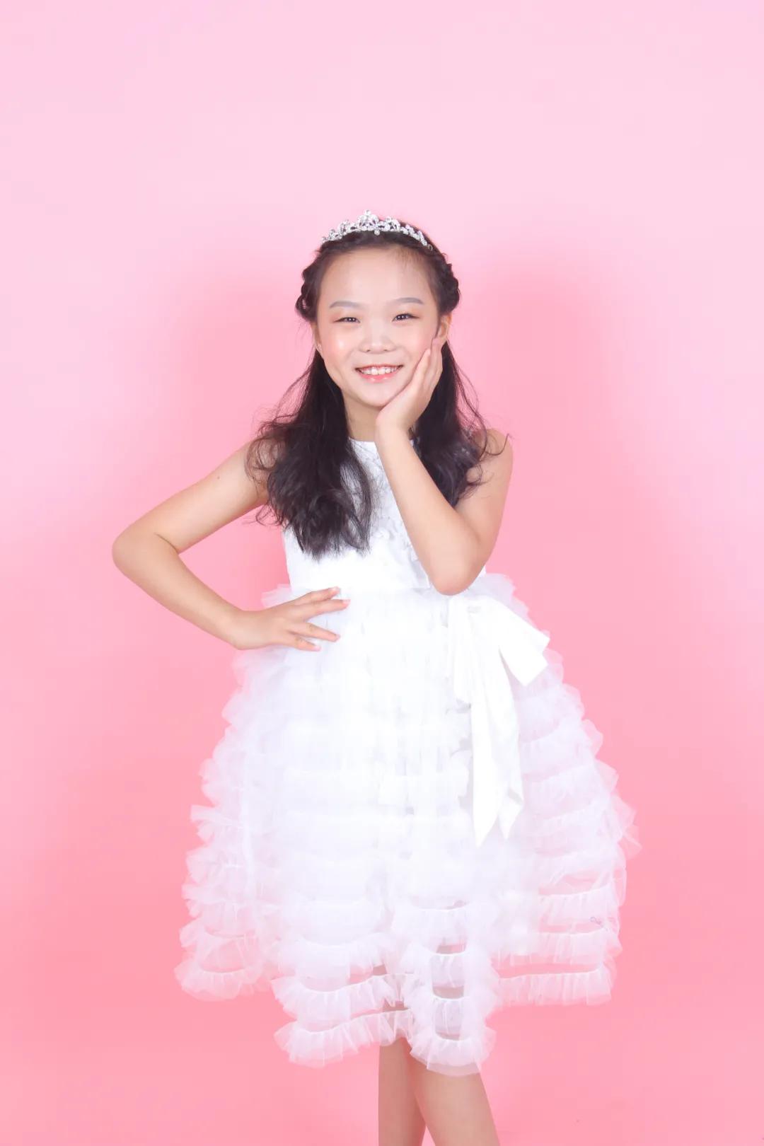 邻家才女初长成，环南一小关逸戈！羡煞个人哩