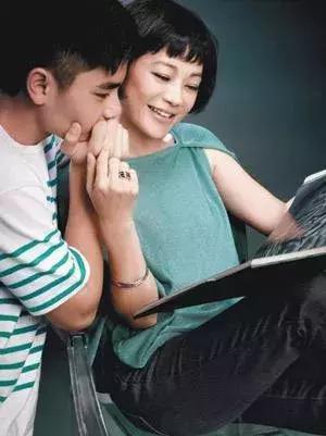 杨幂谈自己的感受还有家庭教育观,杨幂谈亲子教育说要给孩子自由