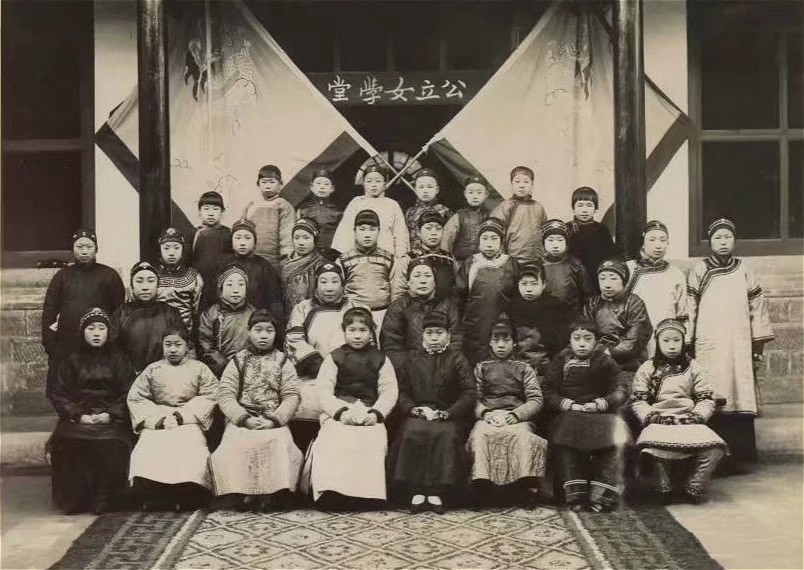 老照片同学集体合影,老学校合影