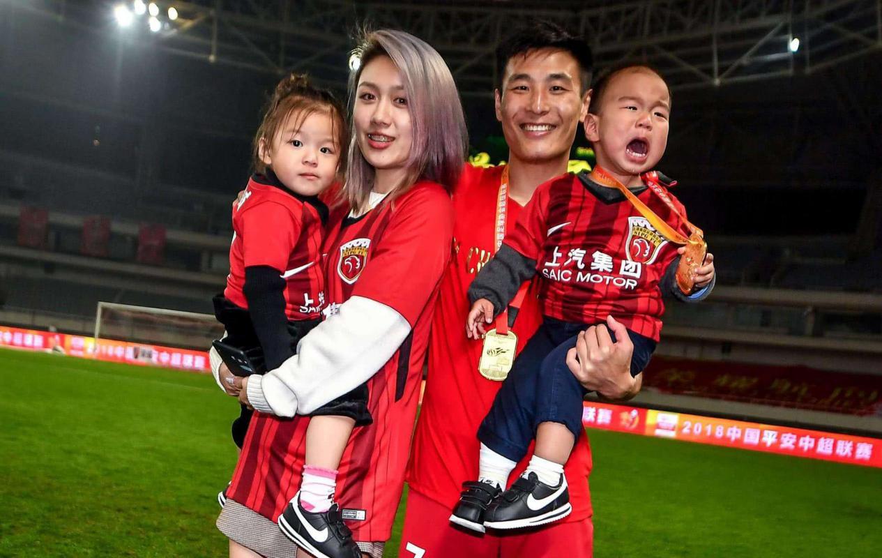 感恩，武磊爸妈的“决定”值得鼓掌，如今掀翻国足完美验货