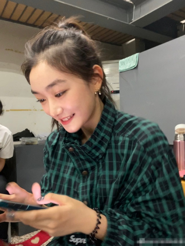 懒理关系户吐槽，孙俪妹妹晒与姐姐同款秀姐妹情，打卡故宫气质赞