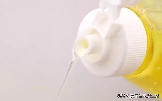 床单不小心弄上红颜料怎么办,床单被其它颜色染色了怎么洗掉