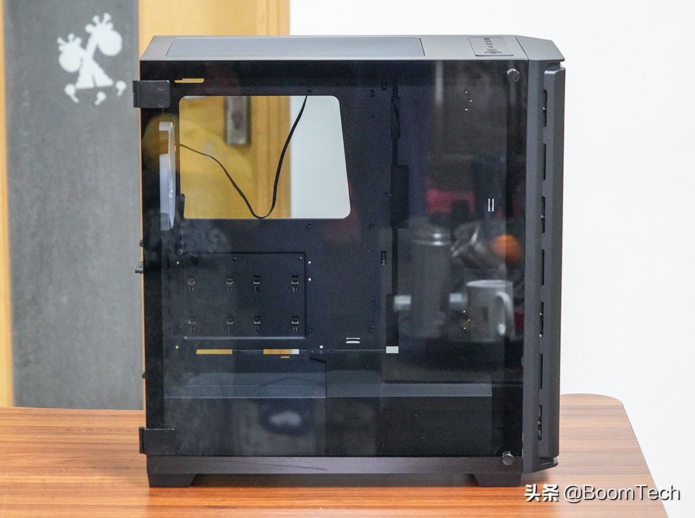 不对称设计点缀安钛克NX1000机箱体验