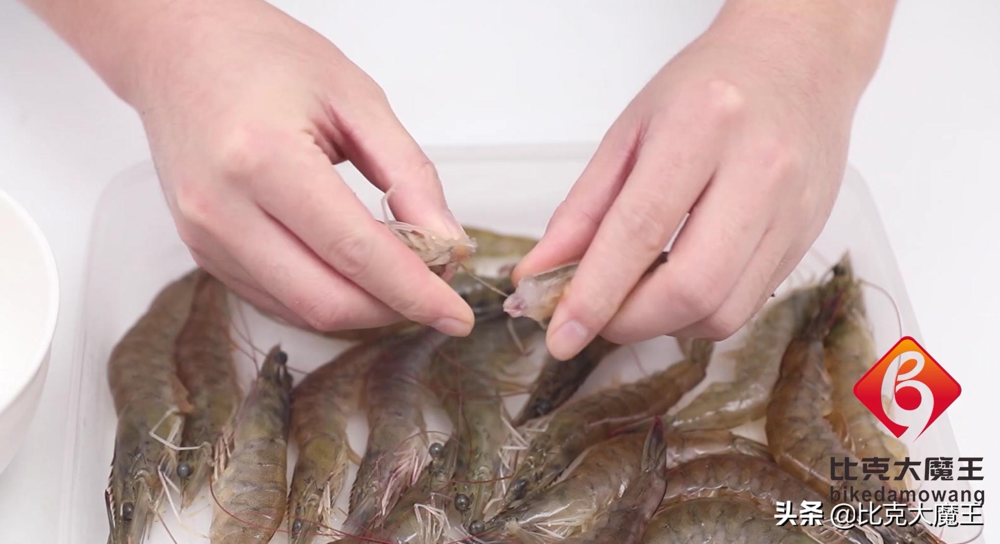 怎么完整剥虾壳取虾仁,剥虾仁剩下的虾壳的正确方法