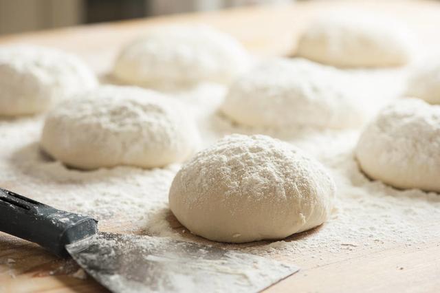 没有酵母粉如何发酵面团,没有酵母面粉怎样发酵最快