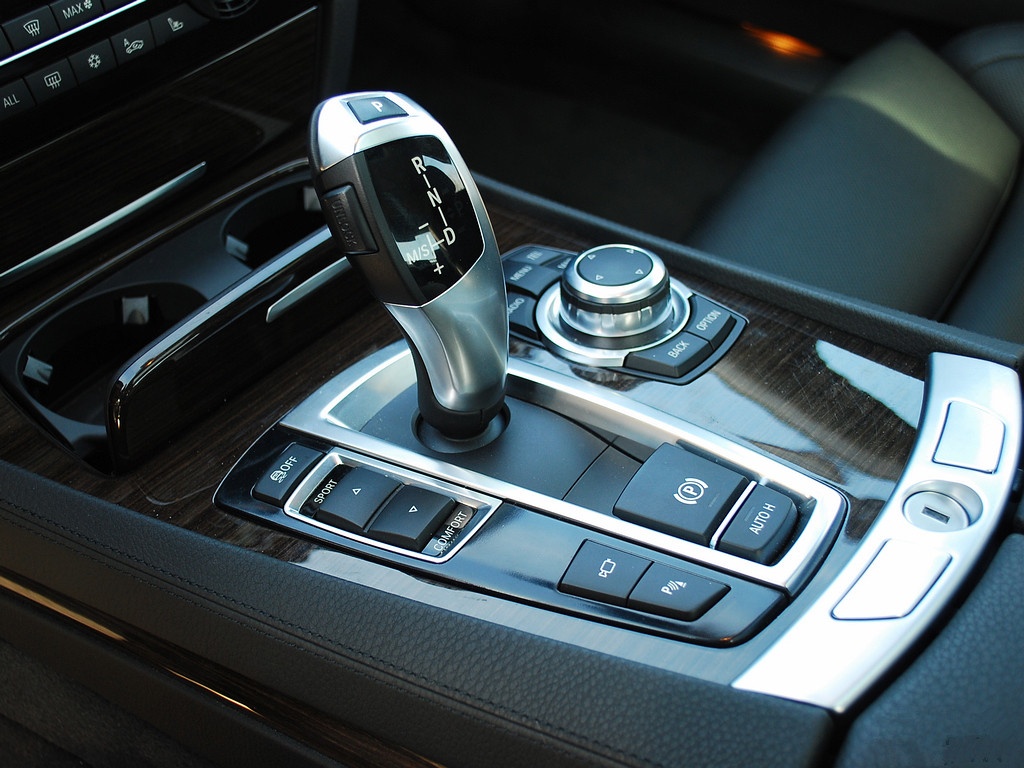 宝马提示变速箱问题自动挂p挡,宝马变速箱解锁p挡